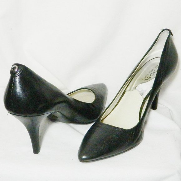 MICHAEL Michael Kors Shoes - Michael Michael Kors Classic Black Pumps Sz 9.5